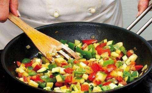 炒什么菜放蚝油好吃些 26636d73bd6c446188946454a1a8a363.jpeg