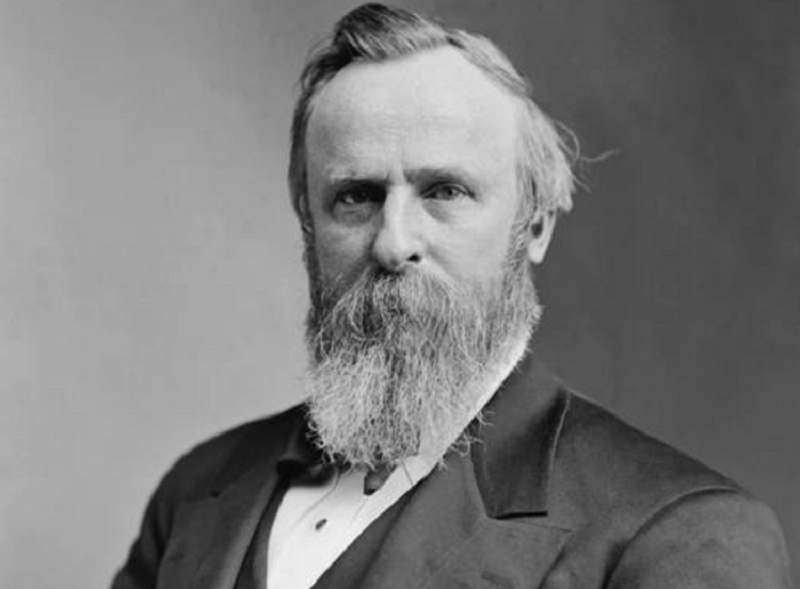 麦金莱,1843年出生于俄亥俄州奈尔斯里的一个工厂主家庭,由于家境优渥