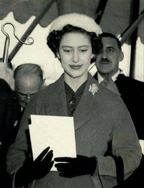 原创63年前,摄影师为玛格丽特公主拍了张半身照,2年后顺利迎娶公主