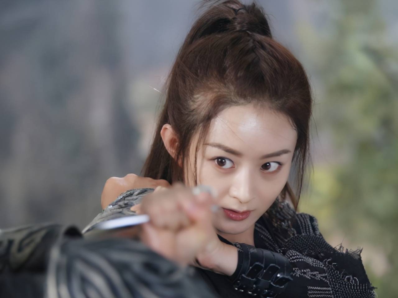 赵丽颖接了新剧凤隐天下,男主是肖战或邓伦,你更期待谁?