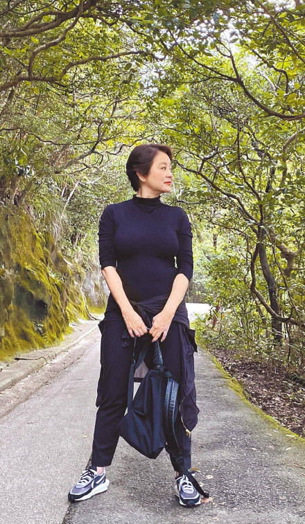 66岁林青霞晒登山照女神范依旧丰腴的体态多了几分健康美