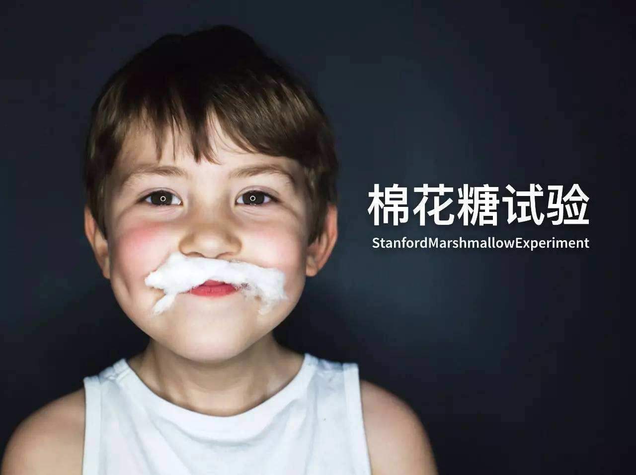 实验中,有很多孩子都是一样的举动,看到美味的棉花糖之后,就是十分的