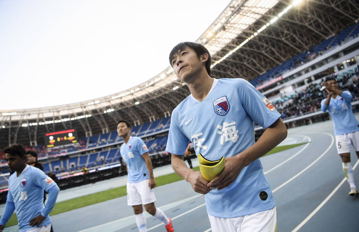 2016赛季,张诚作为绝对主力帮助球队拿到中甲冠军成功冲超.