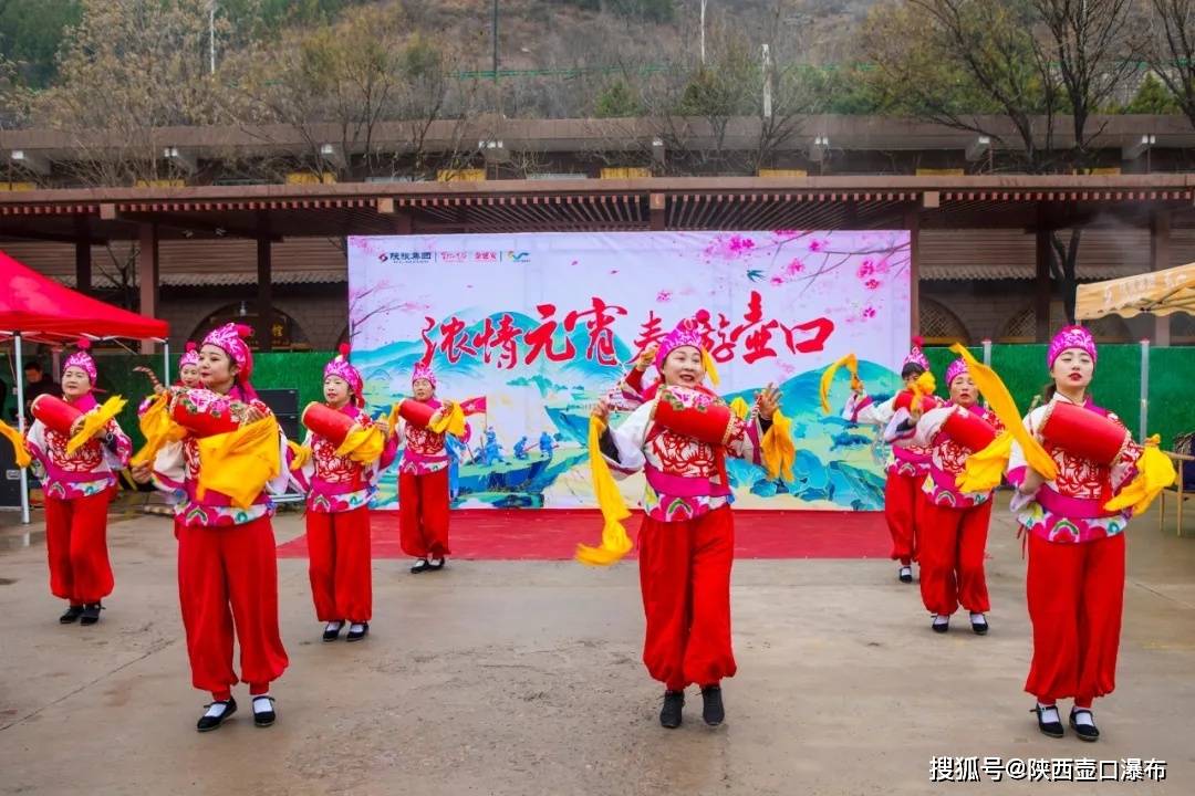 元宵节 游客在陕西壶口景区感受深厚的传统民俗文化