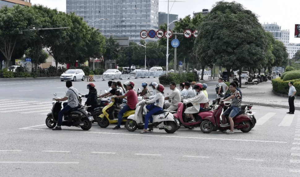 现在怎么样的电动车才达标 c734f3894d6a4bd3bc461694147003c4.png