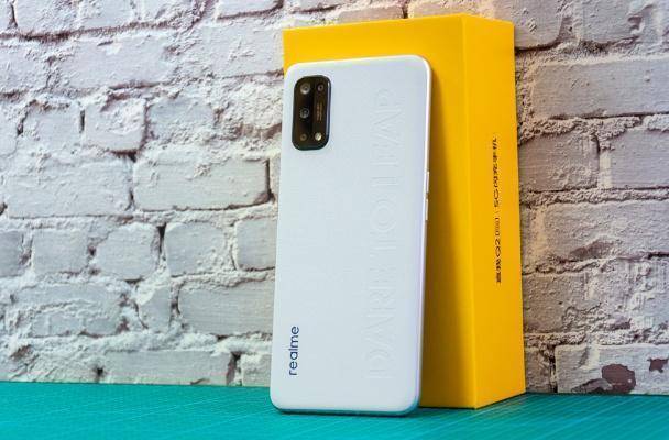 除了性价比之外,在功能细节方面,真我q2 pro在快充方面发挥了其敢越级