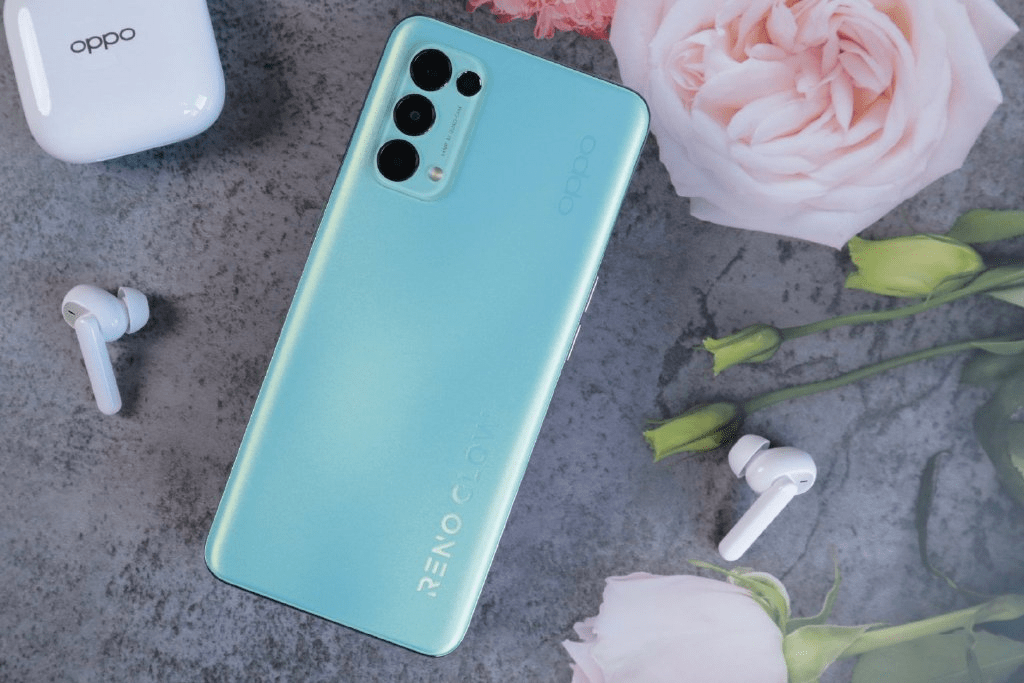 加上oppo reno5系列新机还支持6400万后置水光四摄,前置32