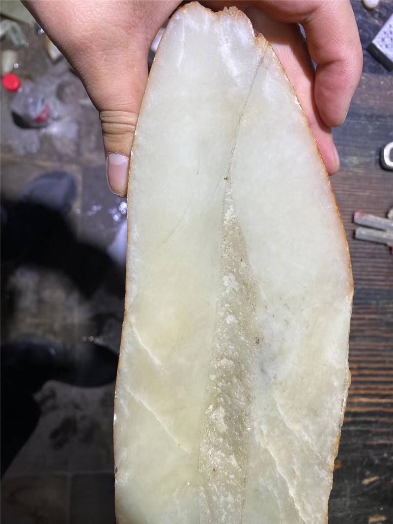 花130多万买的籽料切开后,全是泪啊!