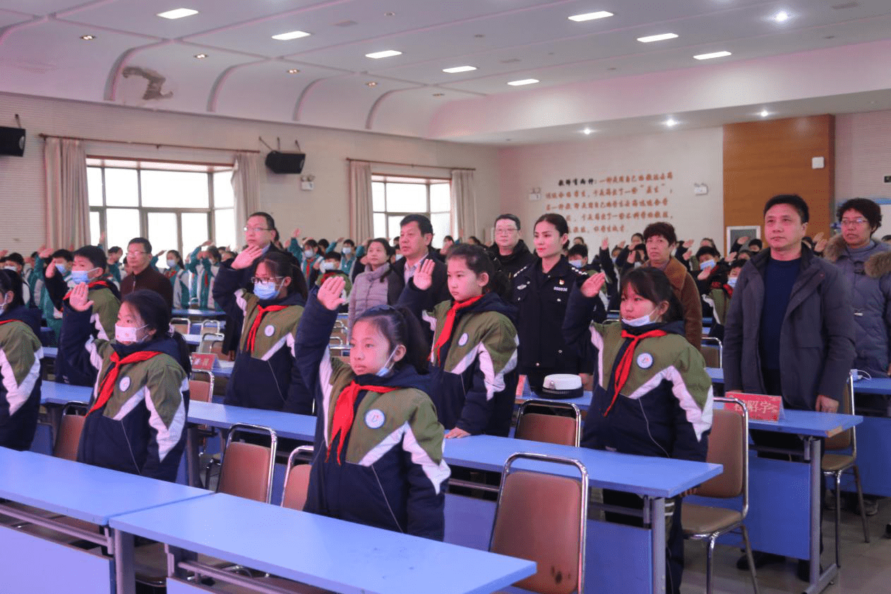 传承红色基因争做星级少年濮阳市第三小学隆重举行2021年春季开学典礼