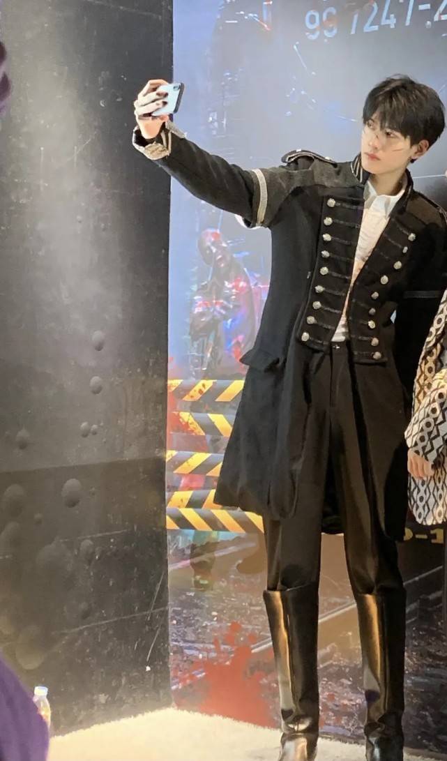 原创鬼屋小哥甘望星直播曝光颜值和节目中差距大网友直呼诈骗