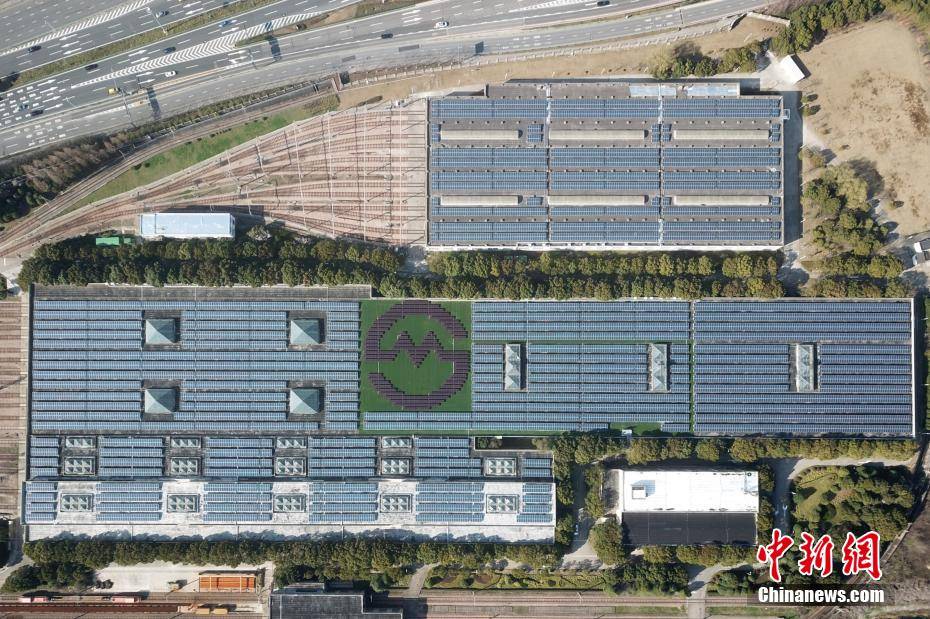 航拍上海地铁光伏发电站 年发电供列车跑20万公里-搜狐大视野-搜狐新闻