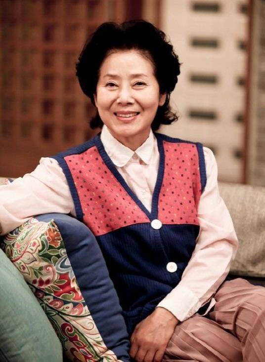 国民妈妈鲜于龙女为夫还债狂接戏照顾一家九口太心酸