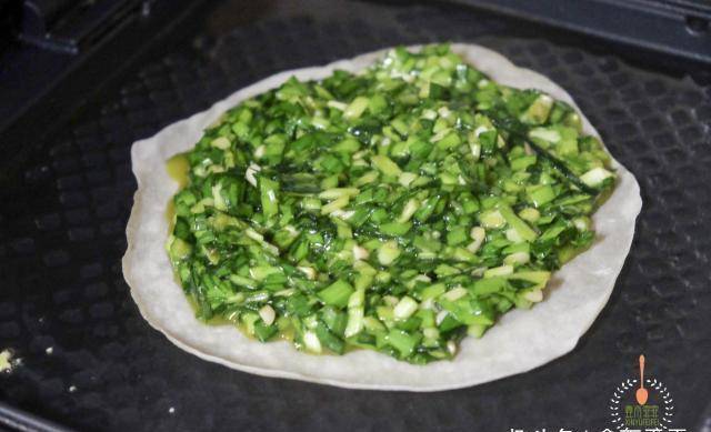 在家怎样做韭菜煎饼 b4135e96d7ae4e9fb2a96230144ef3fa.jpeg