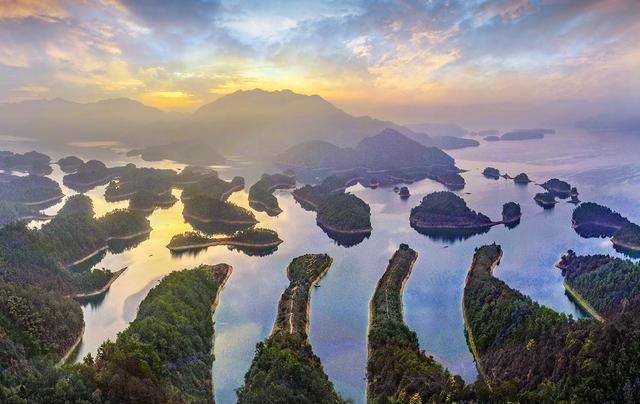 中国景色如画的十大湖泊，拥有罕见的世间美景，看看你走过几个？