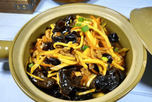 木耳肉丝粉做法教程 7aabb636c9014531aec11f6a440180aa.png