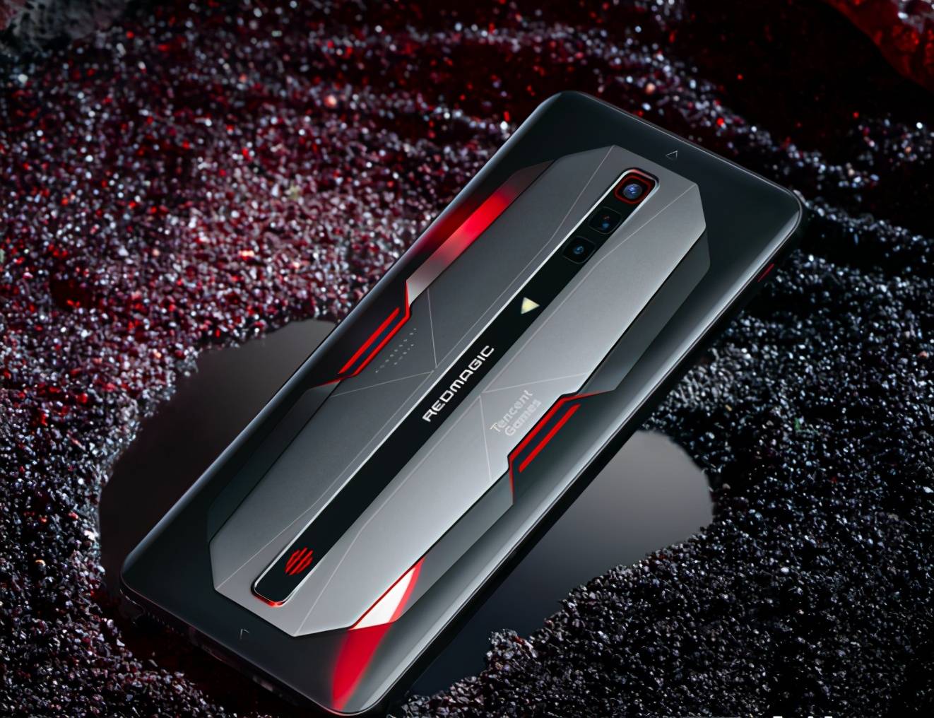 原创自带风扇的红魔6发布18g内存165hz高刷起售价3799元