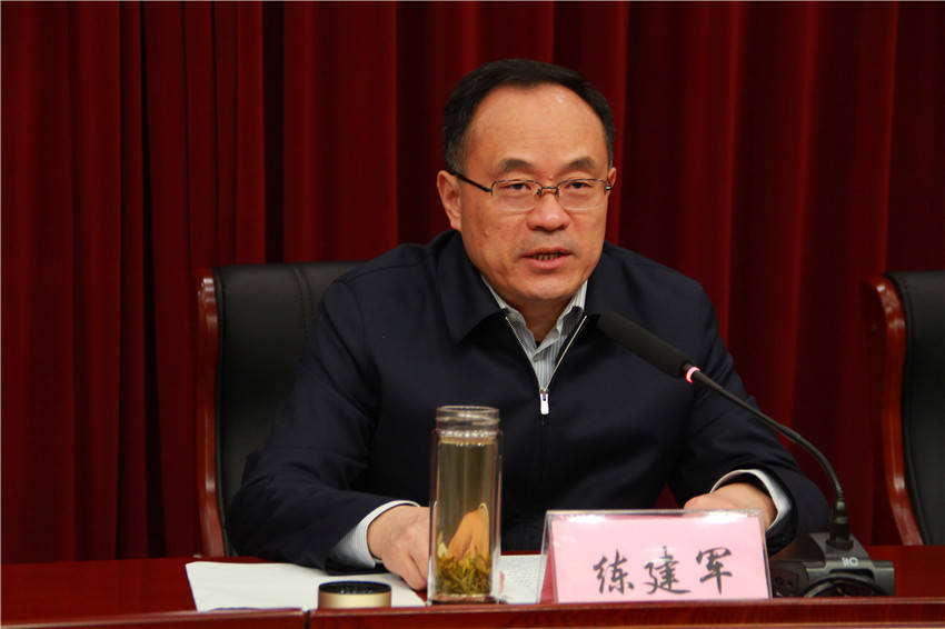 练建军强调,一定要深刻认识做好村(社区)"两委"换届工作的重大意义