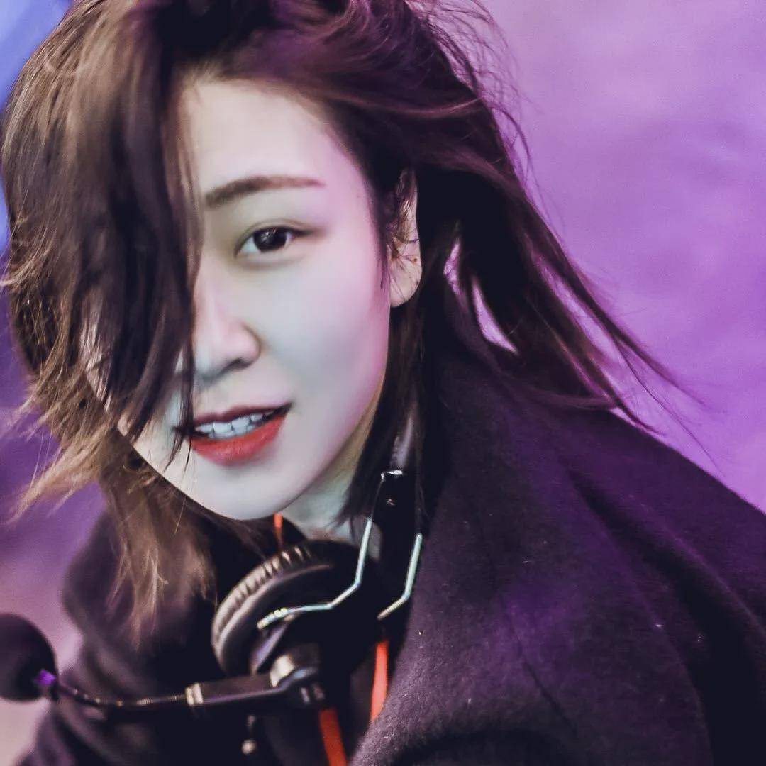 执行总导演 陈可馨"独爱之夜"分出了剧情组和现场音乐拍摄录制组,两个