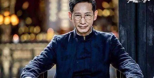 他因演太监红极一时，低调演戏22年零绯闻，如今51岁重新翻红