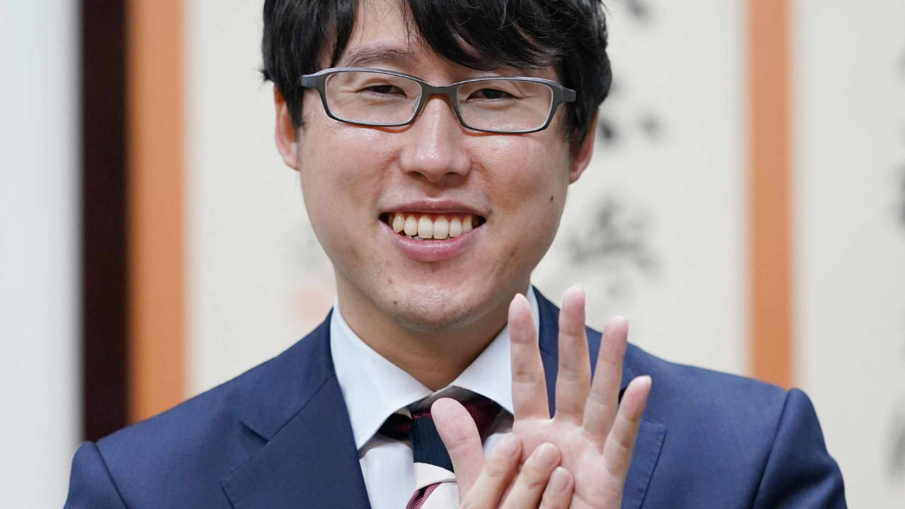 井山裕太棋圣九连霸第50个头衔战冠军