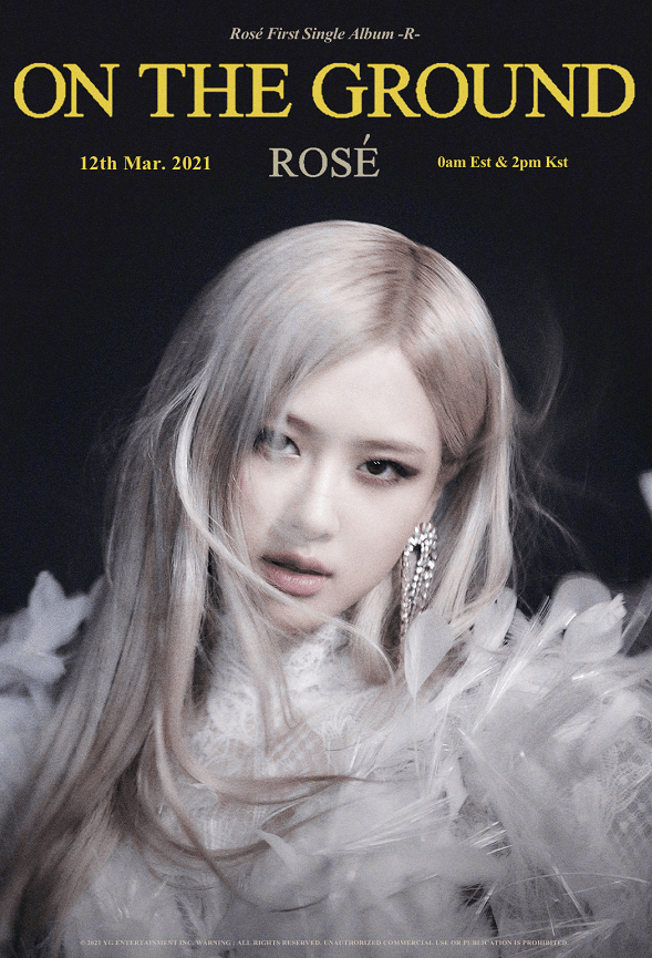 这一次公开的预告照,是公开了solo专辑主打歌的名字,叫《on the