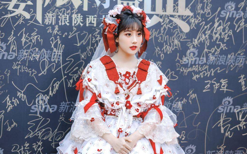 原创当明星穿上洛丽塔鞠婧祎是甜美可爱风迪丽热巴变身贵族女王