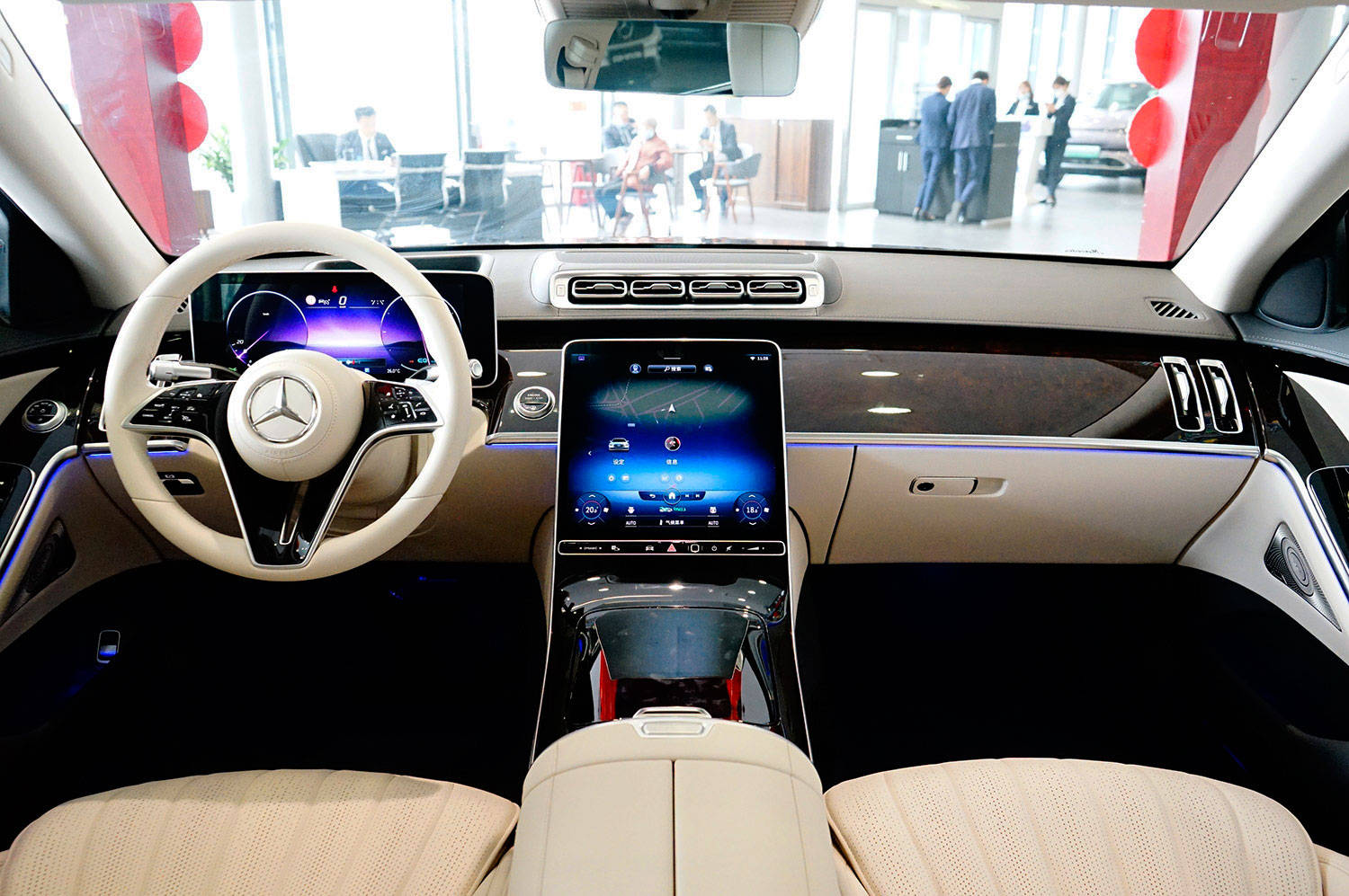 孤独的领跑者 再次超越自己 2021款奔驰s级实拍简评