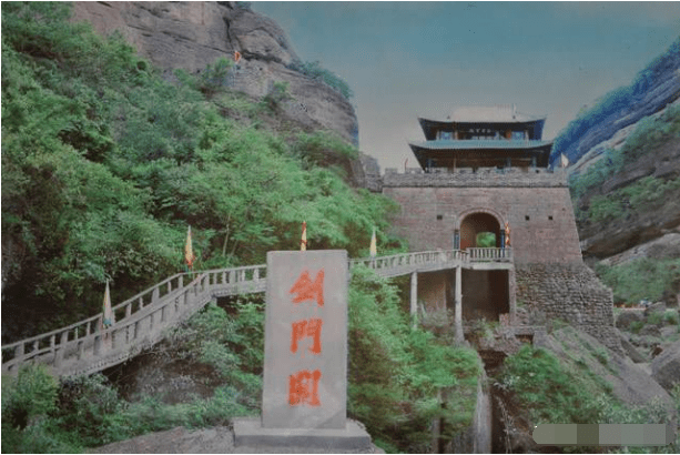 中国古代最恐怖的道路，堪称天路！三大栈道，你敢挑战吗？