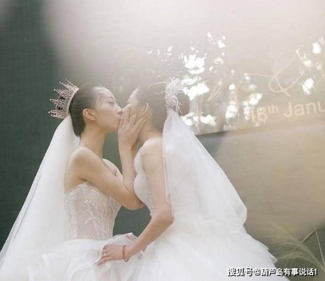 新娘子结婚有人吻新娘子 ada737419c834878a978bd2093cbbe16.jpeg