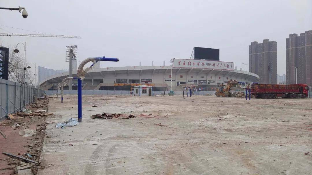 濮阳体育场升级改造工程正在紧张有序地进行_建设