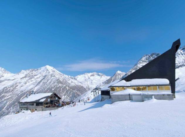 欧洲奢华宝藏小镇，冬有冰川夏有土拨鼠，被誉为“瑞士香格里拉”