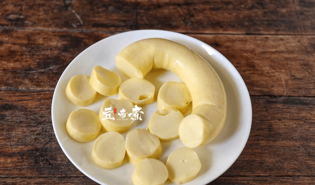 银耳配什么煮最好吃 e6d7278ea40a46ba8fe50411260a5656.png