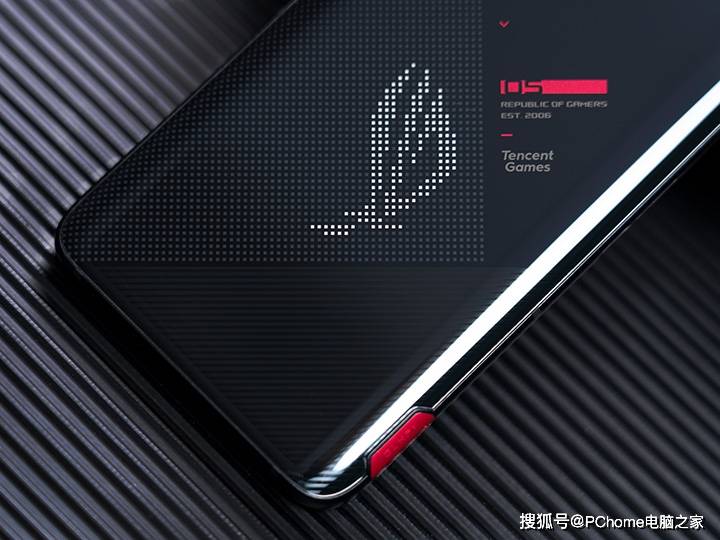 方面|腾讯ROG游戏手机5体验：144Hz E4屏+六指操控
