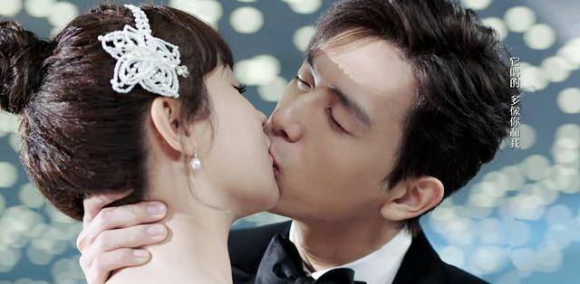 李现拍吻戏粘上杨紫口红,还要张嘴舔一舔,是个"有味道"的吻!_画面