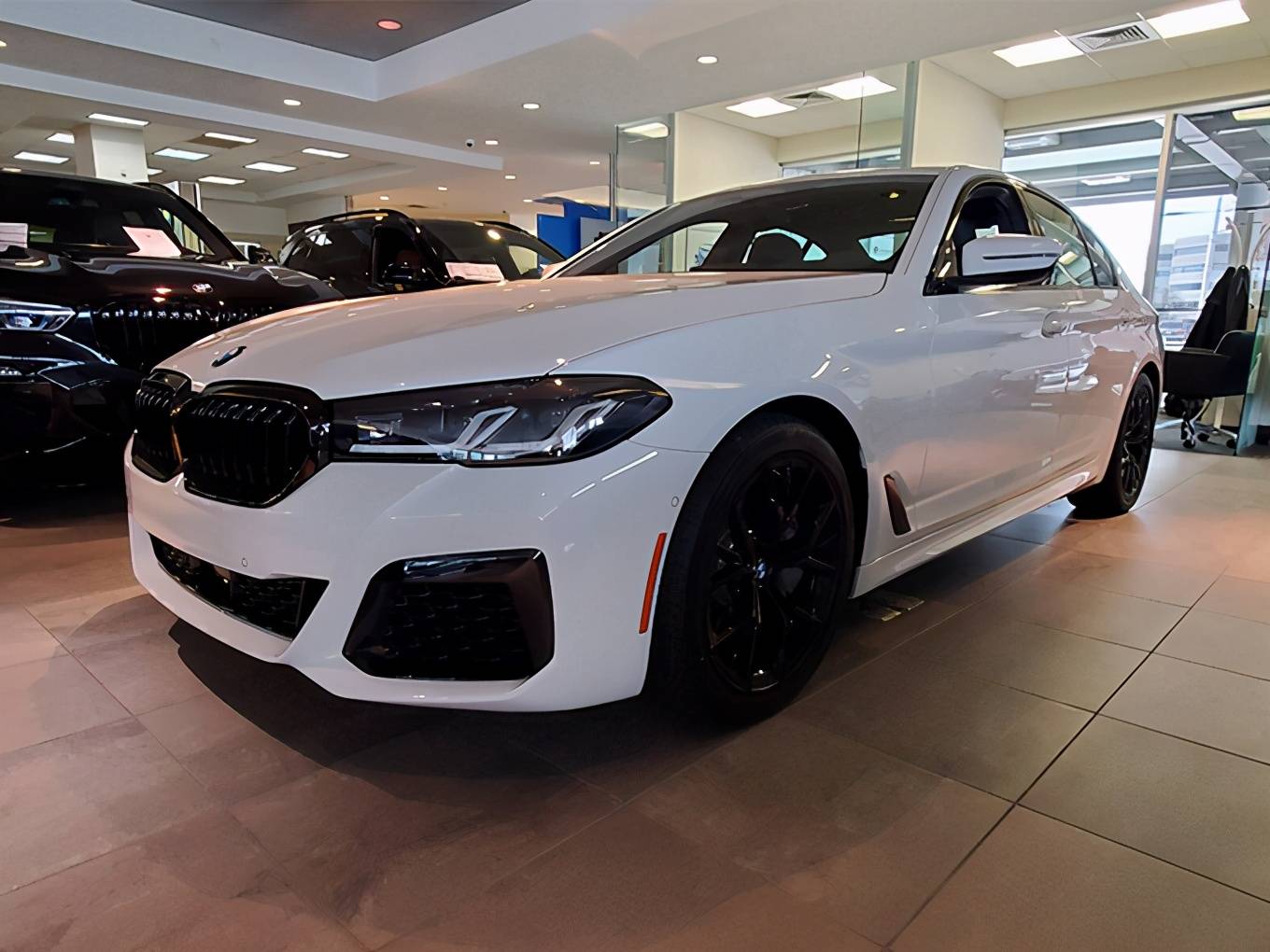 3.0t双增压引擎 四驱,新款宝马540曝光,熏黑外观套件真帅气!_搜狐汽车