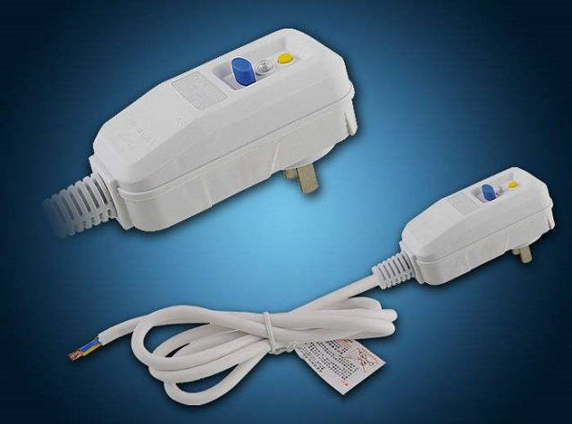 用电热水器洗澡之前要不要拔掉电源插头