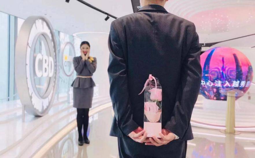 大厦|花式宠爱只为您，YEService越商务为女神客户送甜蜜祝福