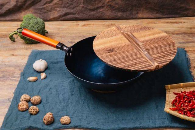 千年广锅传承佛山拿铁铁器手工铁锅