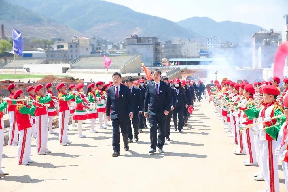 云南曲靖会泽县茚旺高中致远中学隆重举行搬迁庆典