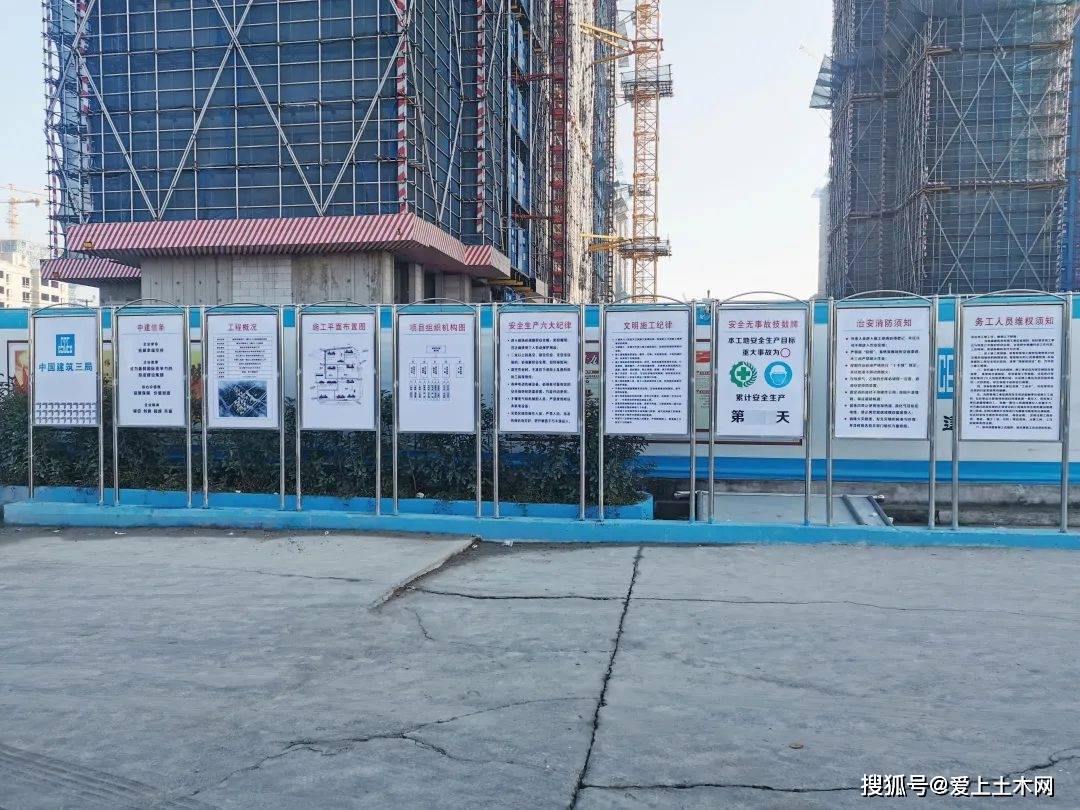 工地广告围挡制作逐渐选用绿植围挡既环保又实用-上海恒心广告集团有限公司