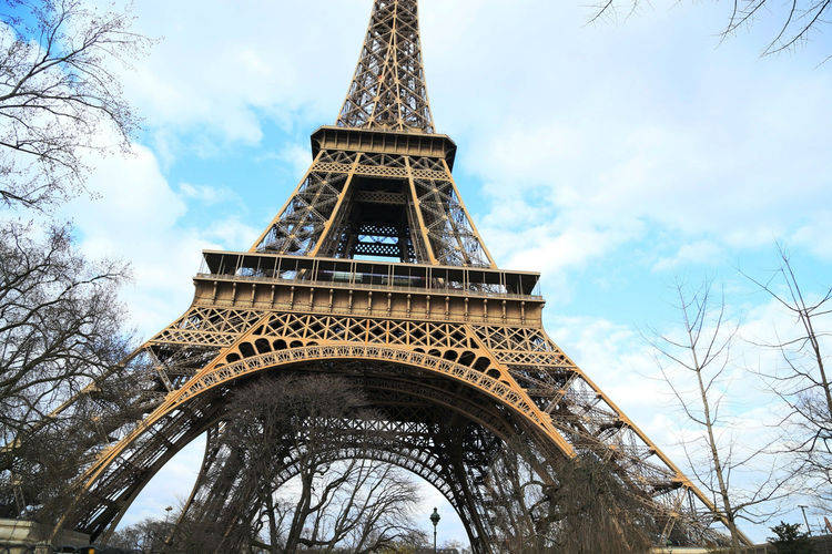 为了超越美国，法国建了一座世界最高塔：每年带来15亿旅游收入