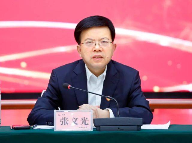 陕西建工党委书记,董事长张义光出席会议并讲话.