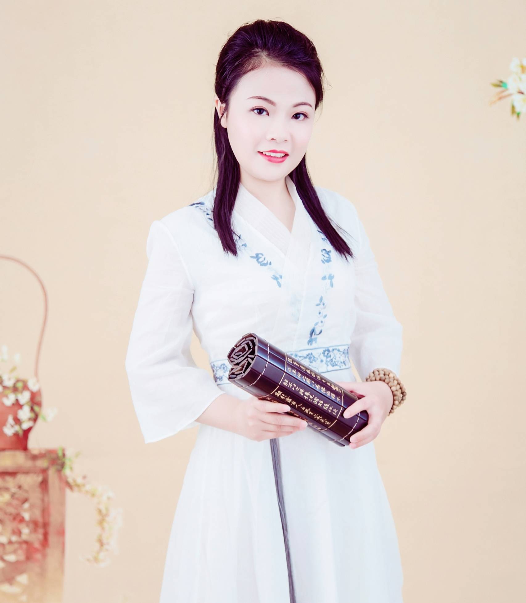 九维易国学研究院施若妤老师介绍