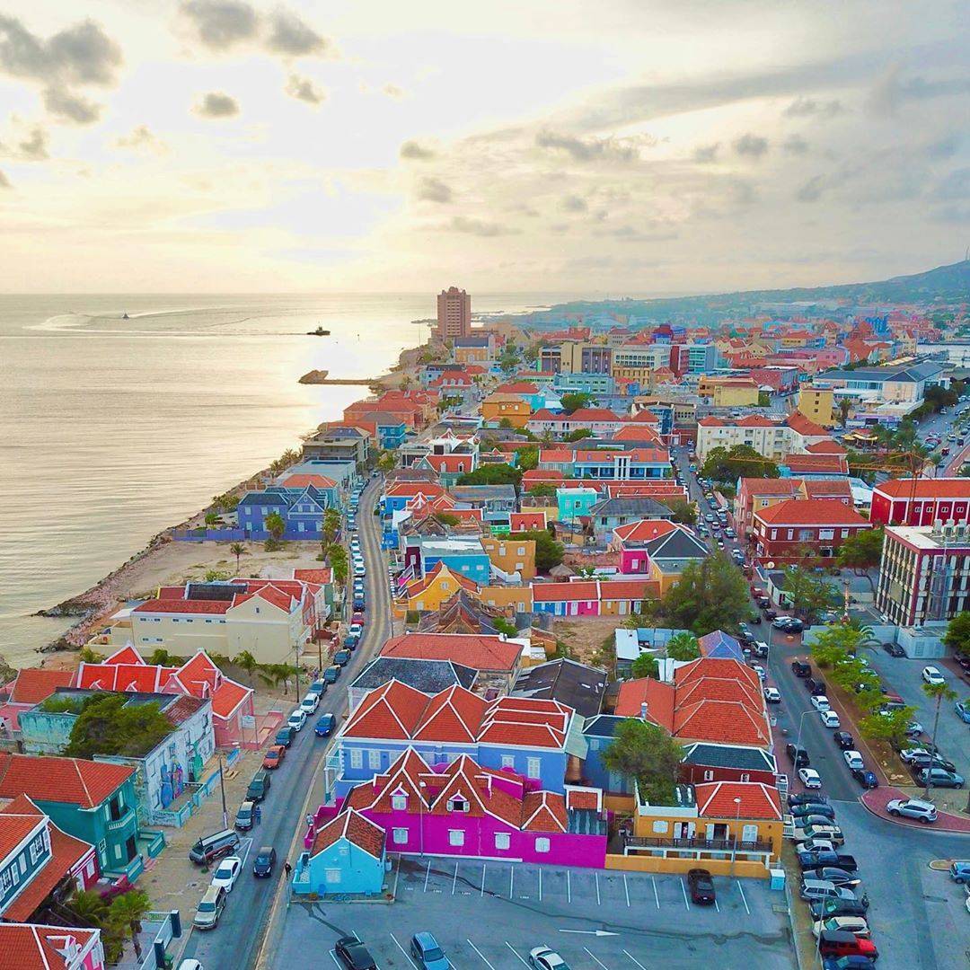 彩虹小镇 | 加勒比最“色”城市的街头壁画battle