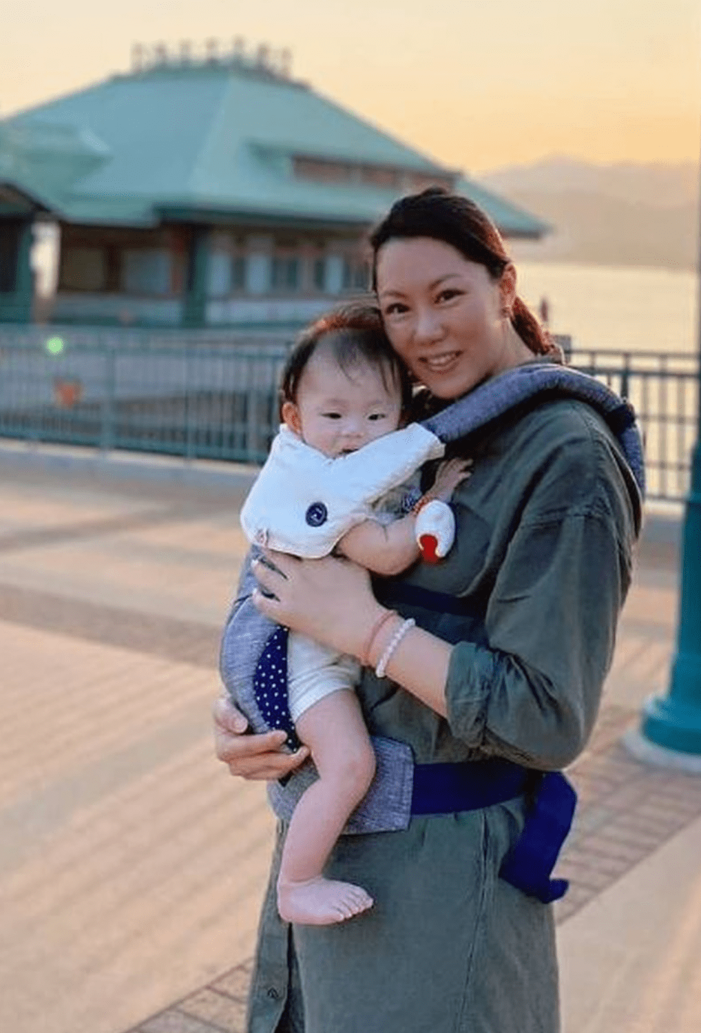 原创吕方晒七个月大女儿近照,怀抱女儿父爱满满,享受做父亲有意再生