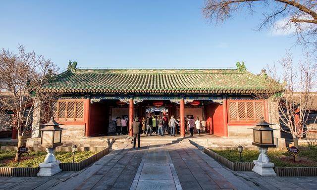 和坤的府邸为何叫北京恭王府，30多处建筑庄严气派，神似皇宫