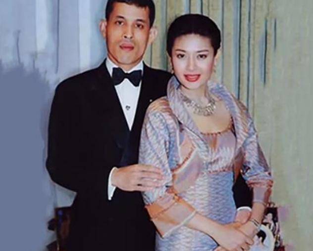 她曾是泰国最美王妃，失宠后被贬为平民，见到儿子还要行下跪礼