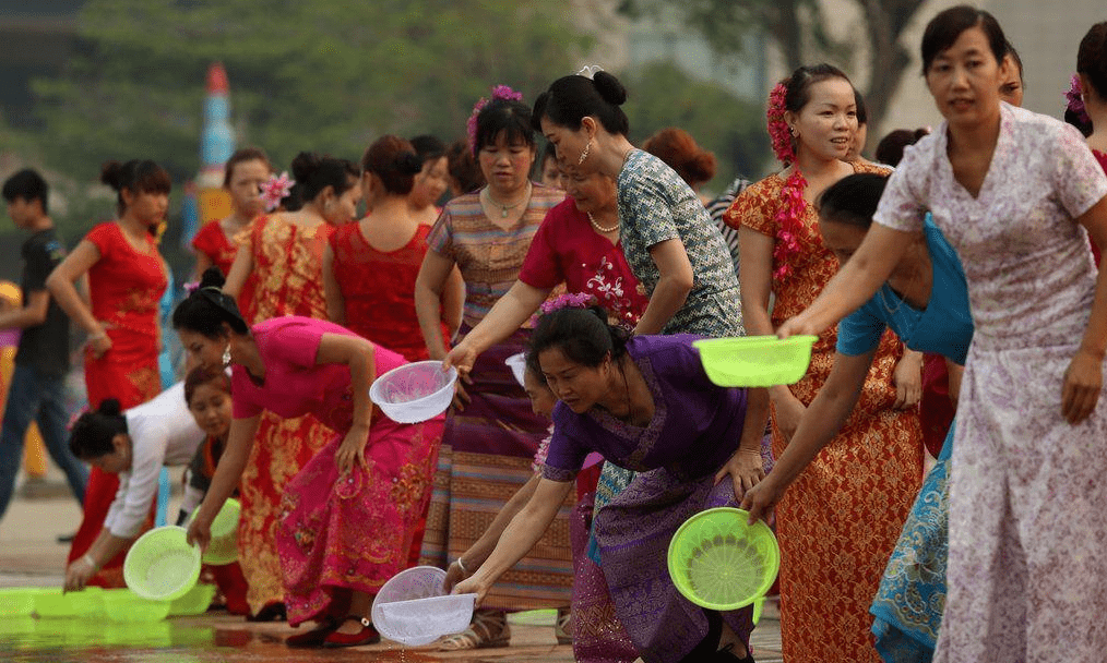 云南泼水节是什么意思 a73c234971474c009abba9cbf59336de.png