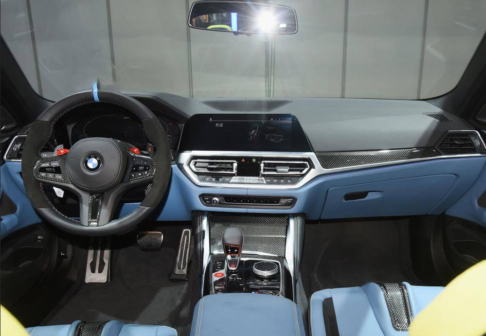 2021款宝马m4,疯狂的前脸碰撞战斗感的内饰,你不心动吗?