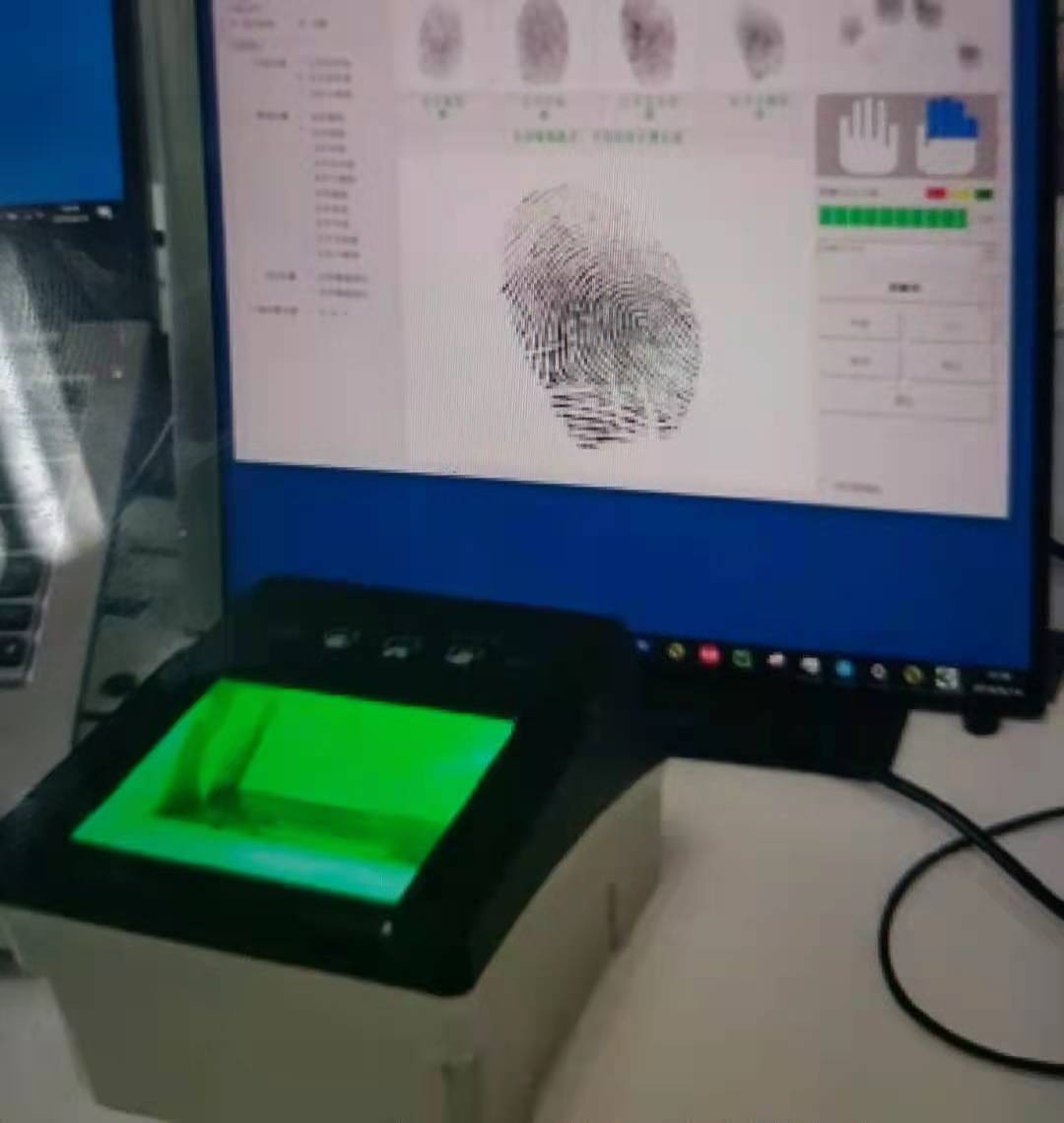 仪器|什么是活体滚动指纹采集设备 活体滚动指纹录入仪器？